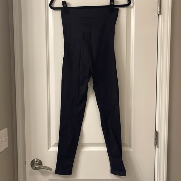 BLANQI EVERYDAY - Maternity Belly Support Leggings. Size Small - Picture 4 of 8